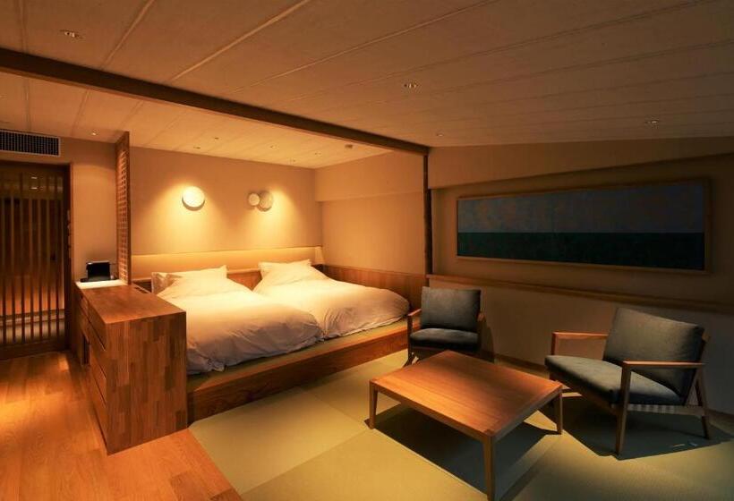 غرفة قياسية مزوَّدة بتراس, Monjusou