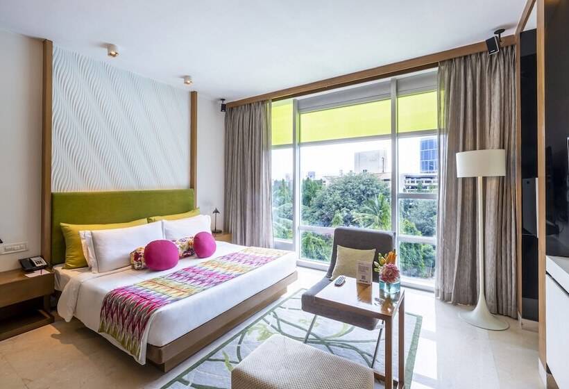 프리미엄 룸 풀장 전망, Vivanta Bengaluru, Whitefield