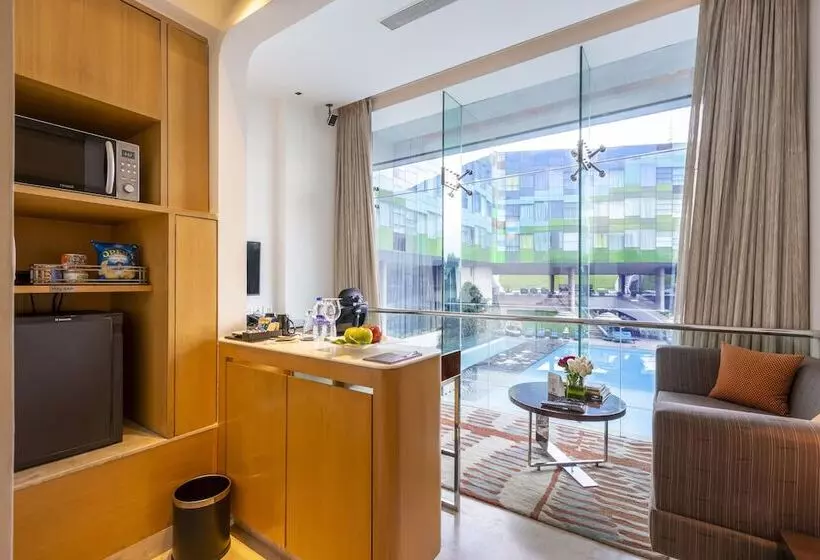 プールの見えるプレミアムスイート, Vivanta Bengaluru, Whitefield