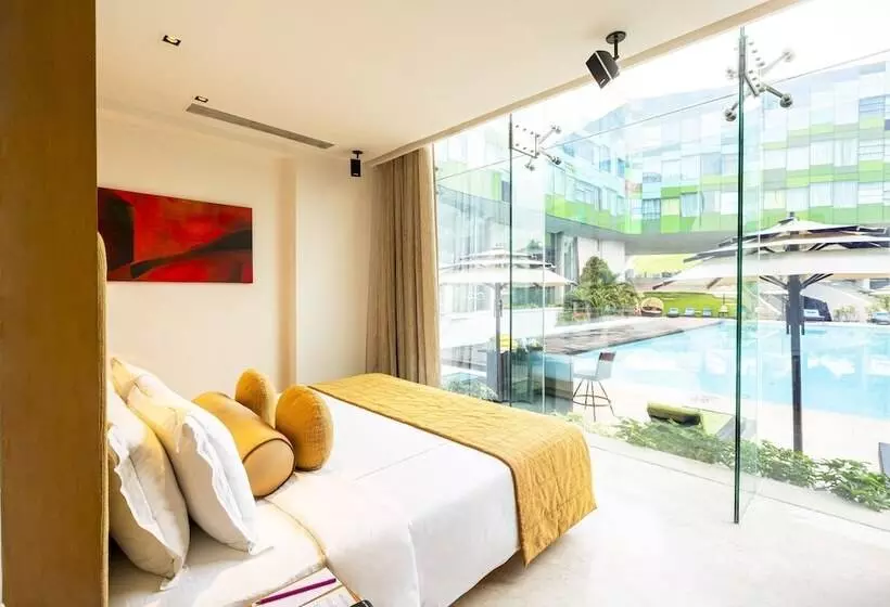 プールの見えるプレミアムスイート, Vivanta Bengaluru, Whitefield