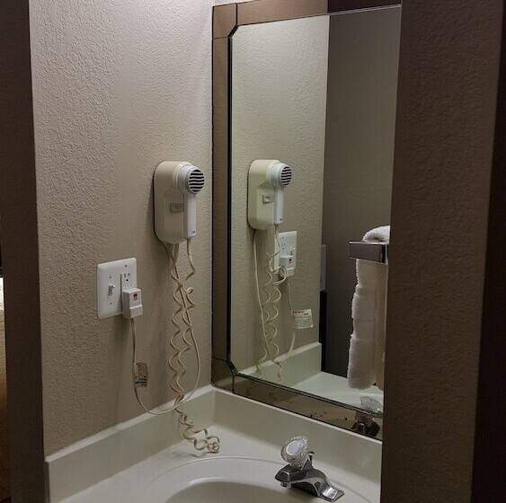 带2个双人床的标准工作室, Gurnee Motel