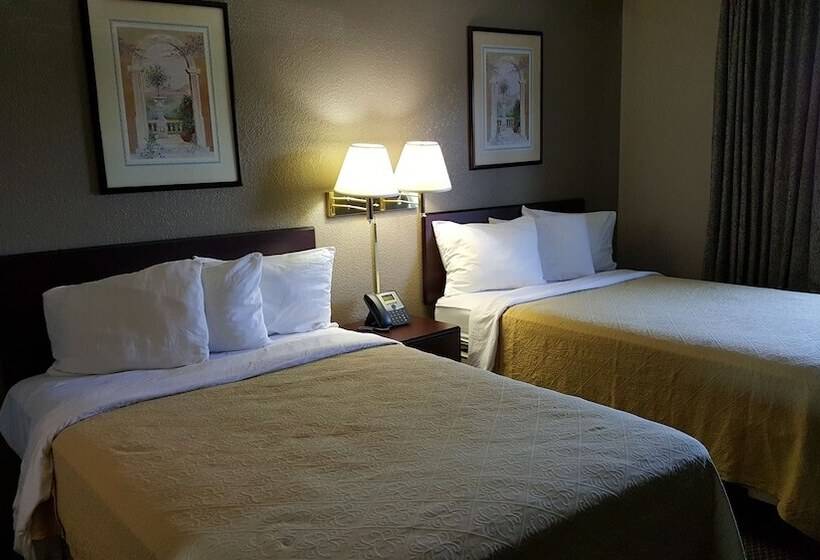 带2个双人床的标准工作室, Gurnee Motel
