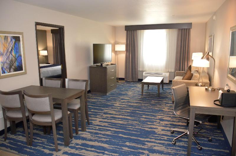 جناح, Garner Hotel Longview South, An Ihg