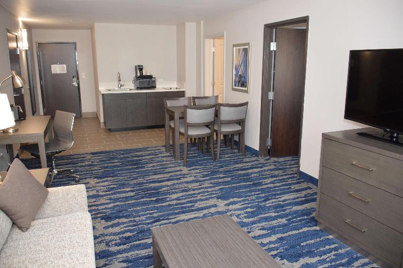 جناح, Garner Hotel Longview South, An Ihg