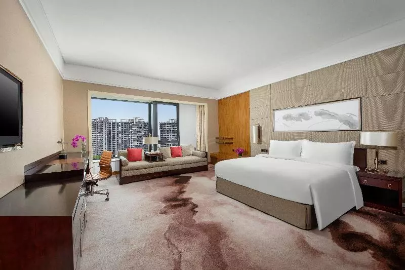 キングサイズベッドのスタンダードルーム, Crowne Plaza Huangshan Yucheng, An Ihg