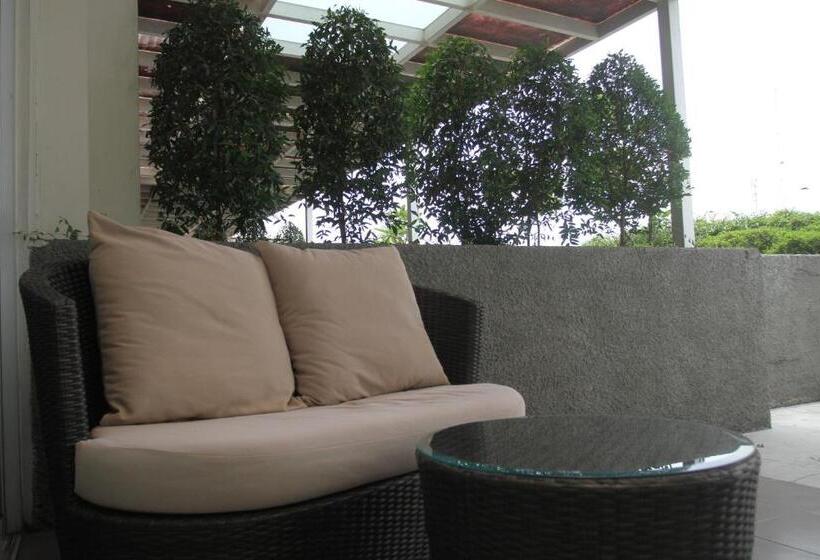 חדר דלוקס עם מרפסת, Grand Zuri Cikarang Jababeka