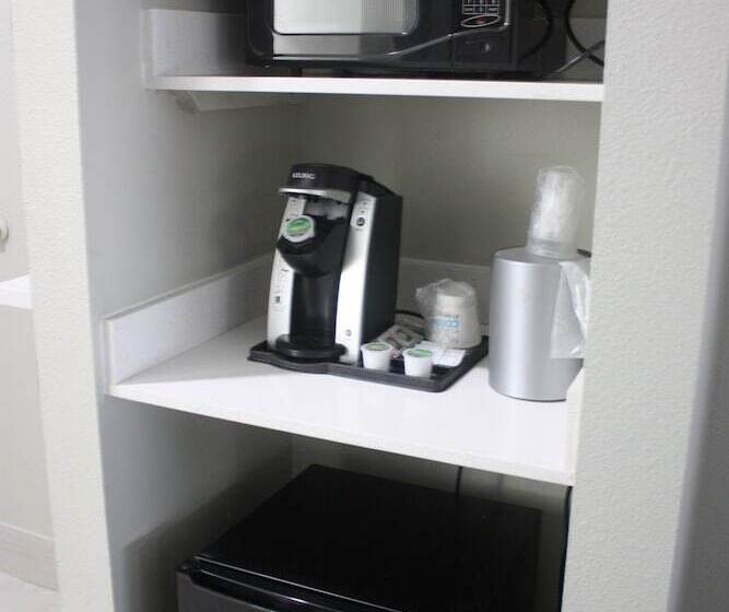 جناح, Holiday Inn Express Hotel & Suites Shamrock North By Ihg