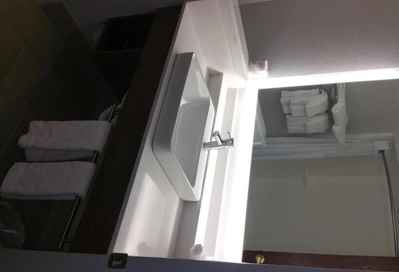 غرفة قياسية سرير كينج لذوى الإحتياجات الخاصة, Holiday Inn Express Daytona Beach   Speedway, An Ihg