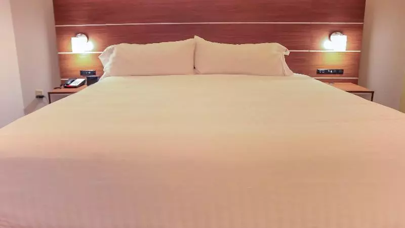 キングサイズベッドのスタンダードルーム, Holiday Inn Express Daytona Beach   Speedway, An Ihg