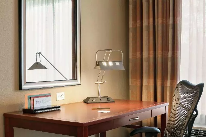身障者適用キングサイズベッドルーム, Holiday Inn Express Daytona Beach   Speedway, An Ihg