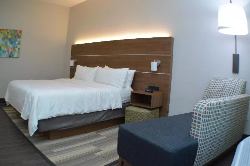 キングサイズベッドのスイートルーム, Holiday Inn Express Seguin, An Ihg