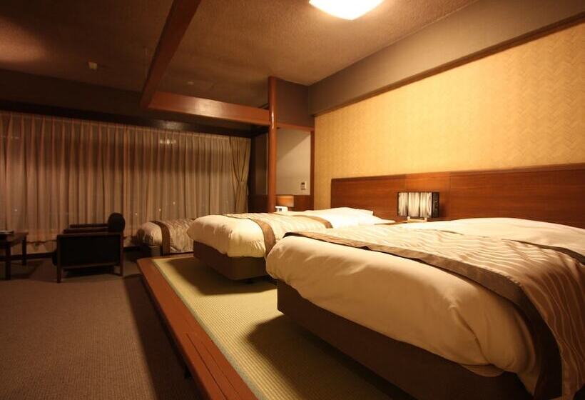 חדר סטנדרט לשלושה, Misasa Royal