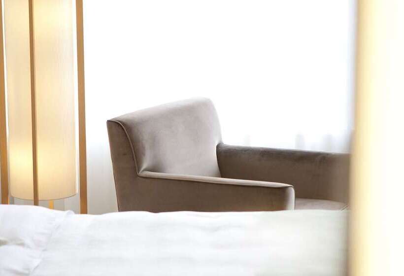 חדר קלאב, Sheraton Grand Hiroshima