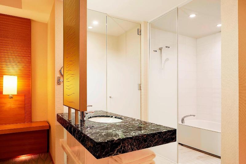 חדר דלוקס,מיטת קינג עם נוף לעיר, Sheraton Grand Hiroshima