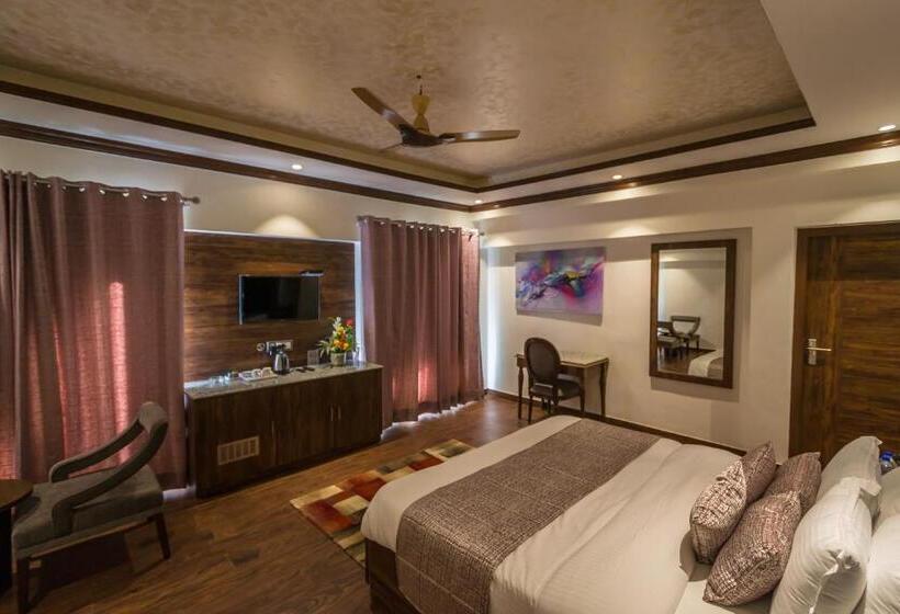 اتاق اجرایی سه نفره, The Highland Park