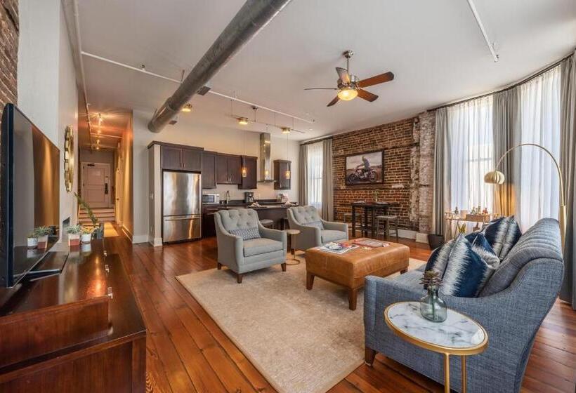 デラックススイート2ベッドルーム, The Restoration