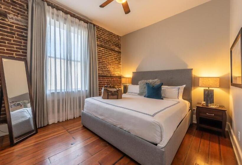 デラックススイート2ベッドルーム, The Restoration