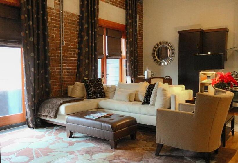 デラックススイート, The Restoration