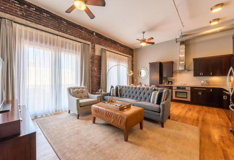 デラックススイート, The Restoration