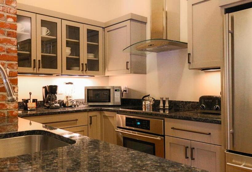 デラックススイート2ベッドルーム, The Restoration