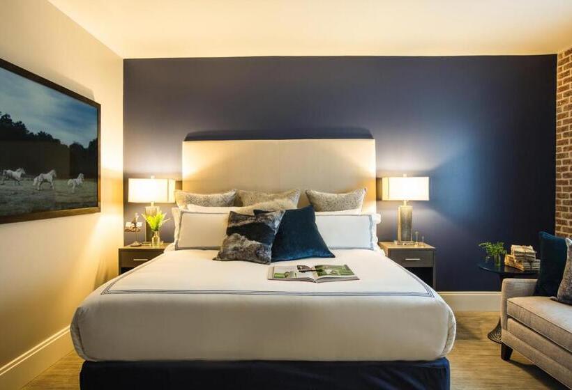 キングサイドベッドのスタンダードワンルーム, The Restoration