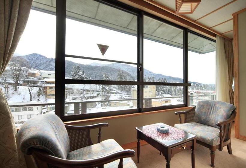 غرفة قياسية مطلّة علي النهر, Wafu No Yado Masuya