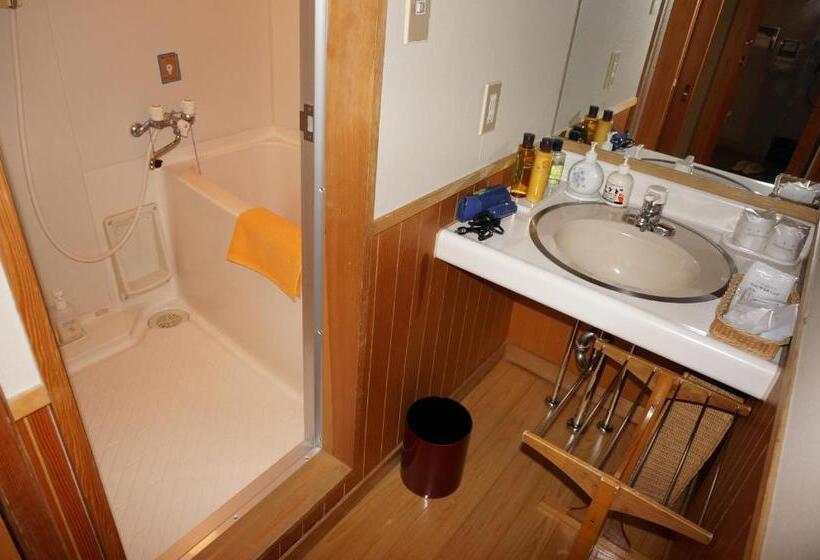 غرفة قياسية مطلّة علي النهر, Wafu No Yado Masuya