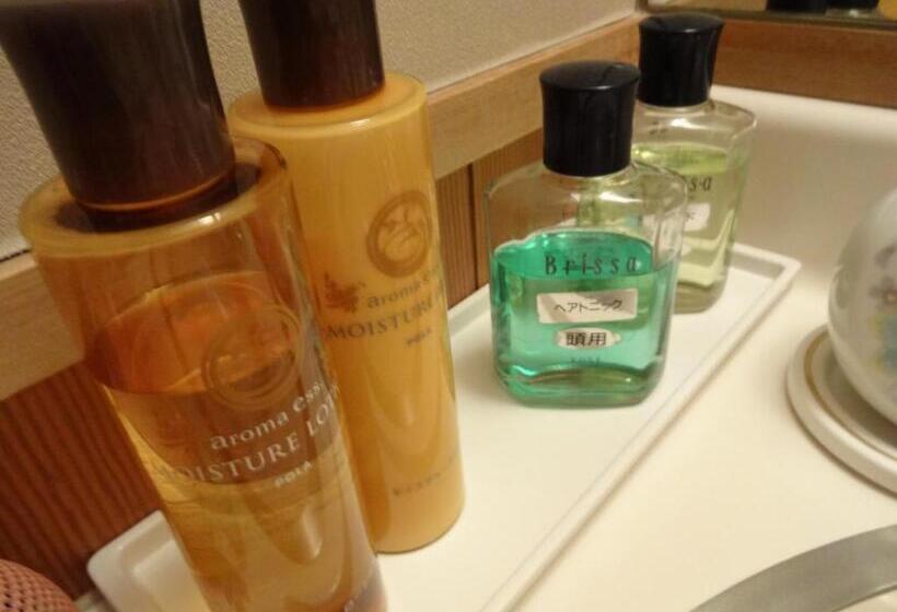 غرفة قياسية مطلّة علي النهر, Wafu No Yado Masuya