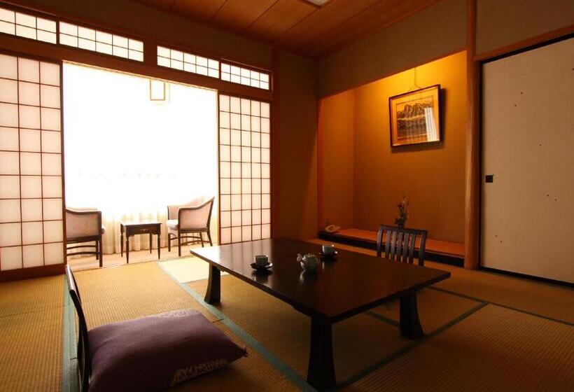 غرفة قياسية مطلّة علي النهر, Wafu No Yado Masuya