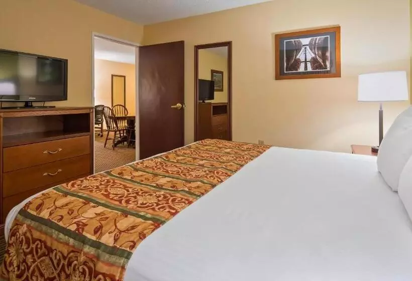 キングサイズベッドのスイートルーム, Best Western Lawrenceburg Inn