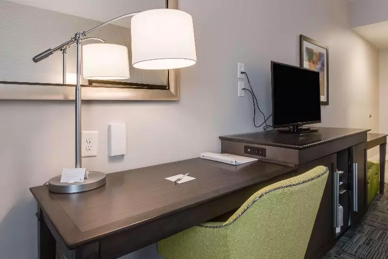 キングサイズベッドのスタンダードルーム, Hampton Inn White House
