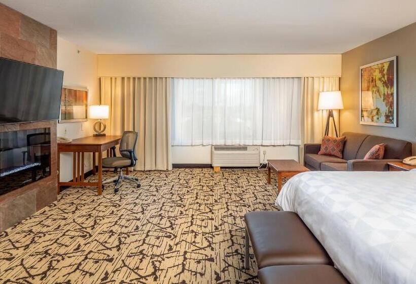 带双人大床的行政管理套房, Holiday Inn Stevens Point Convention Center, An Ihg