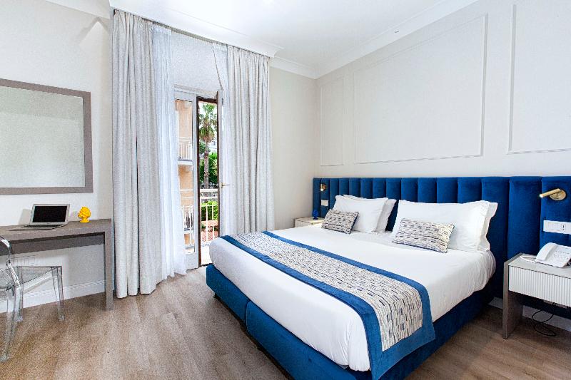 מיטת קינג בסוויטה, Surestay Plus Hotel By Best Western Berkeley Springs