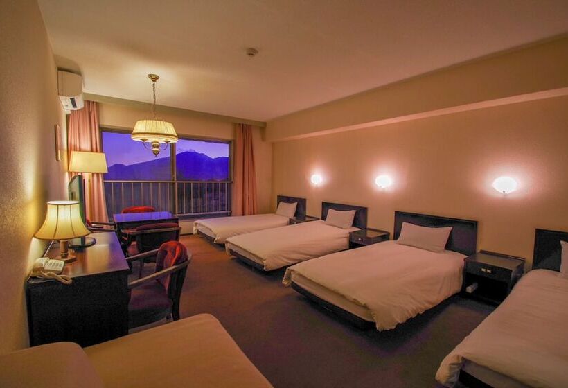 غرفة قياسية رباعية, Tsumagoi Prince