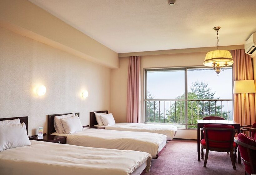 غرفة قياسية رباعية, Tsumagoi Prince