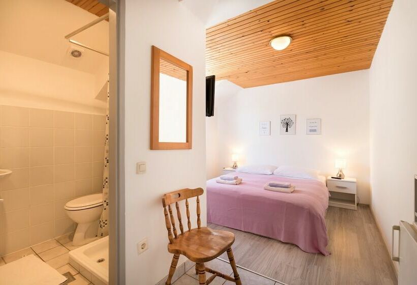 דירת שלושה חדרים, Apartments Karacic