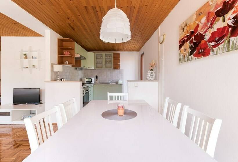 ３ベッドルームアパートメント, Apartments Karacic