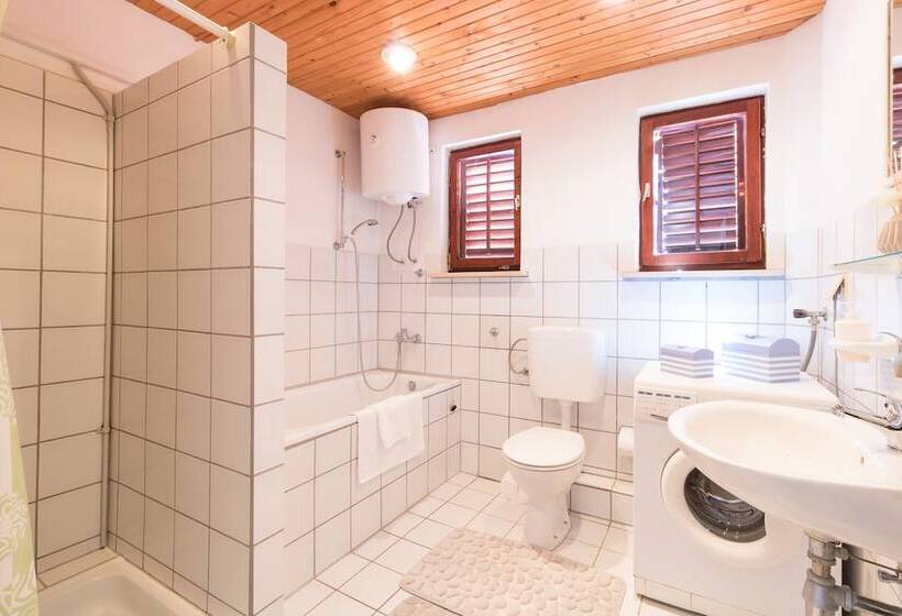 ３ベッドルームアパートメント, Apartments Karacic