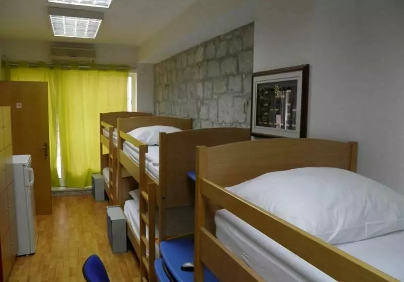 Säng i Delat Rum, Hostel Split