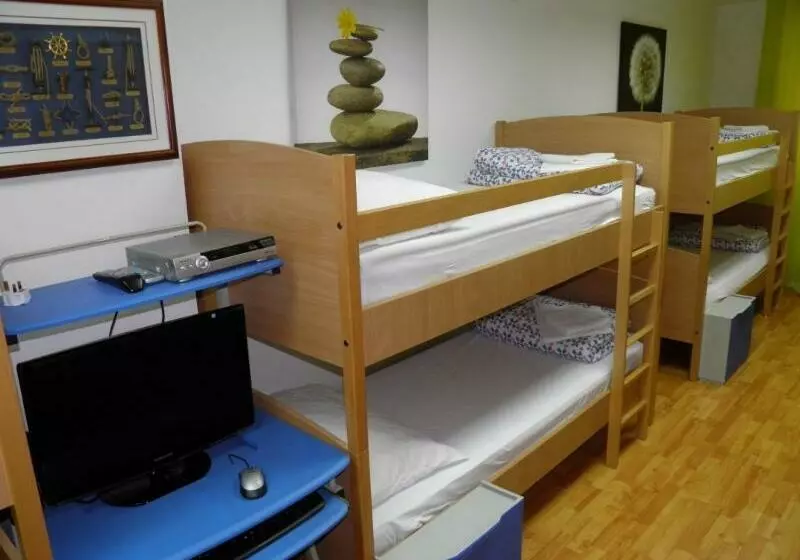 Säng i Delat Rum, Hostel Split
