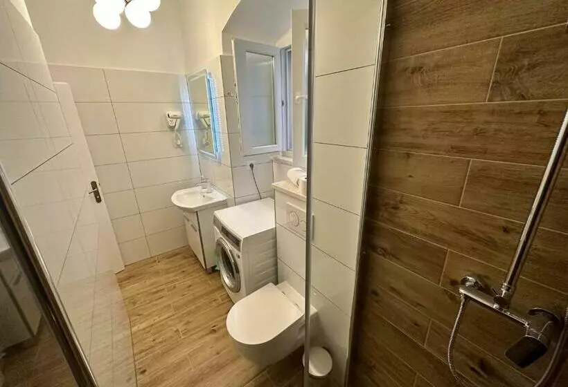 Standardrum Delat Badrum, Hostel Split