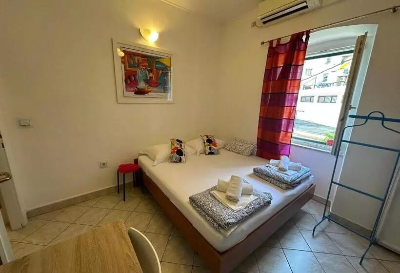 Standardrum Delat Badrum, Hostel Split