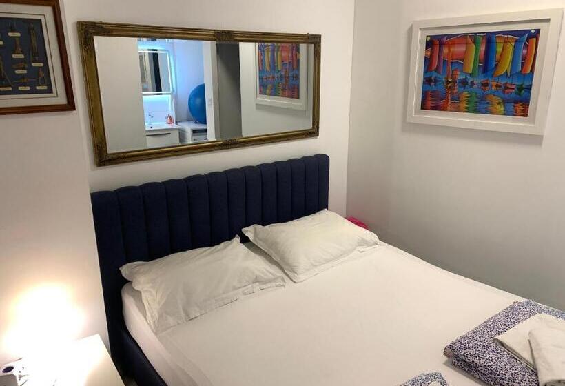 패밀리 룸, Hostel Split