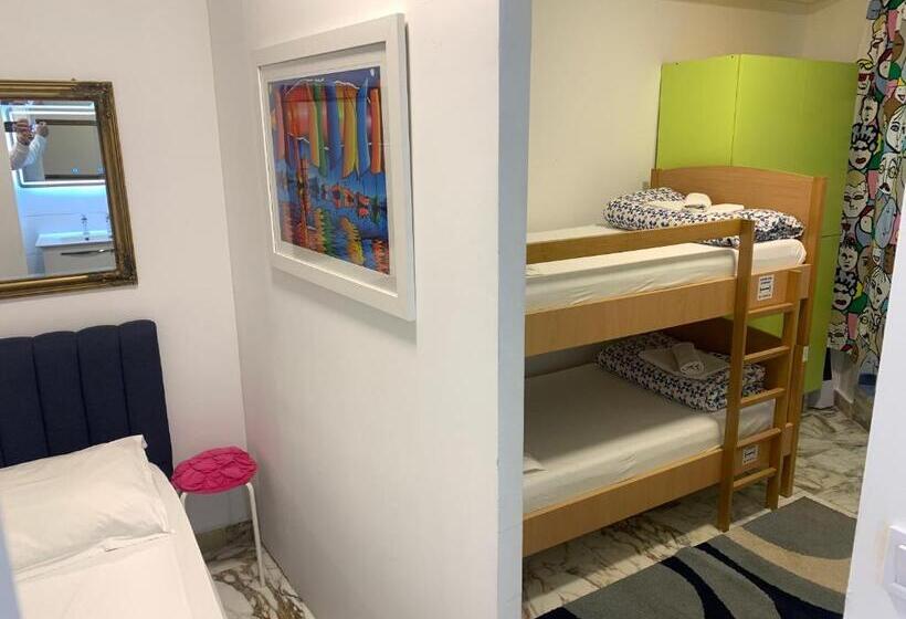 Quarto Familiar, Hostel Split