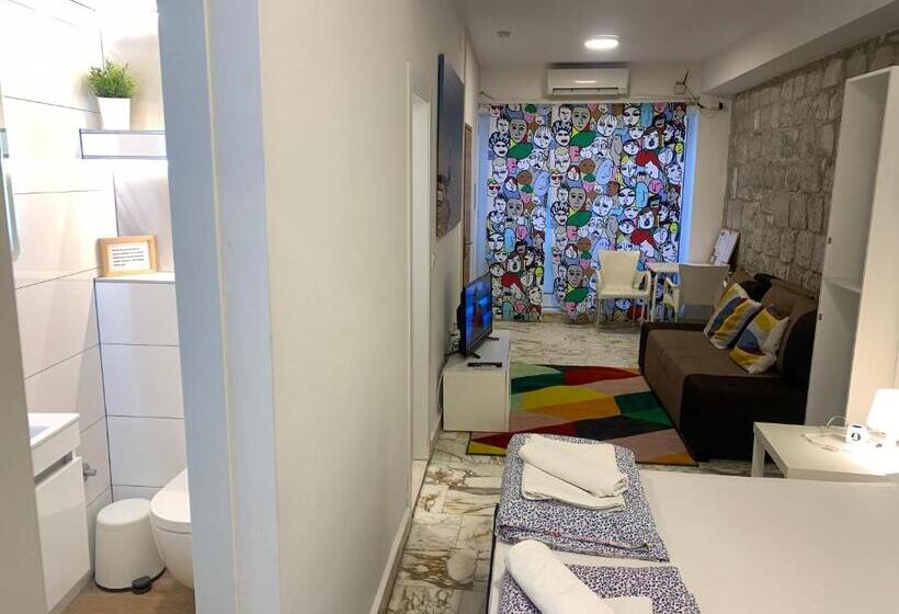 패밀리 룸, Hostel Split