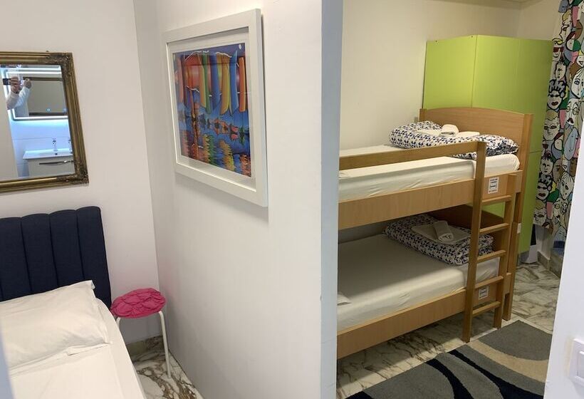 Quarto Familiar, Hostel Split