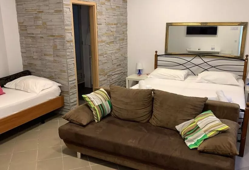Standardrum, Hostel Split