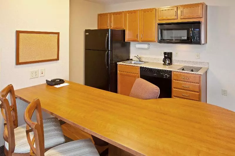 キングサイズベッドのスイートルーム, Candlewood Suites Louisville North, An Ihg
