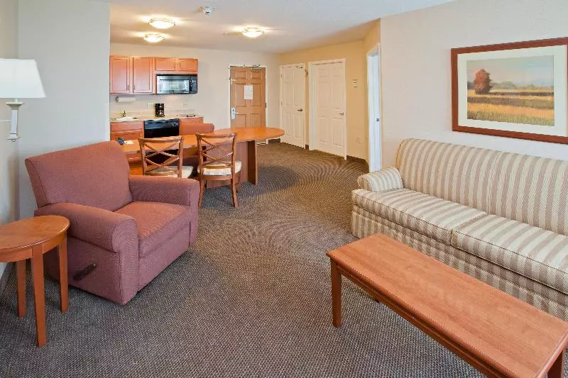 キングサイズベッドのスイートルーム, Candlewood Suites Louisville North, An Ihg