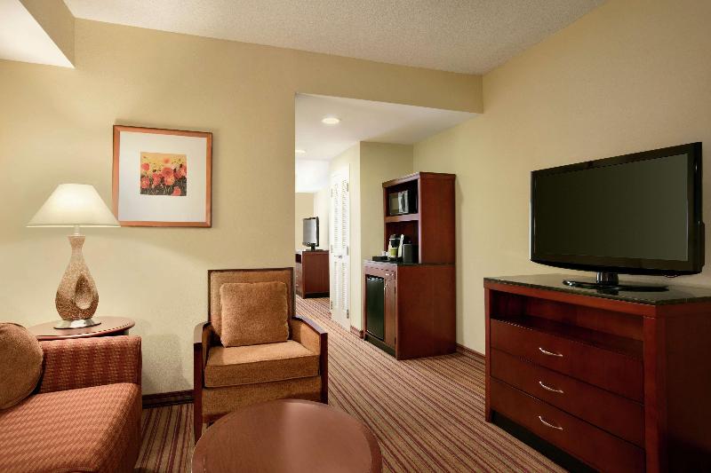 جناح, Candlewood Suites Louisville North, An Ihg
